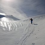 Nieve venteada sobre nieve dura
