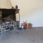 Interior, chimena.